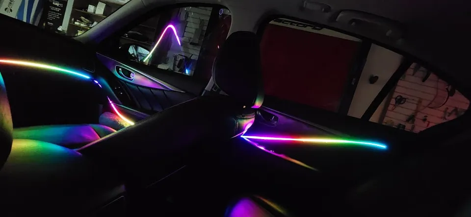 Audi Q5 Ambient Lighting Review — Enhanced Interior Ambiance photo 2