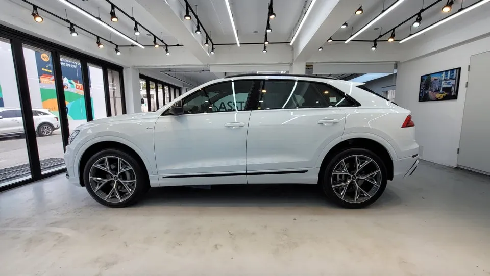 Audi Q8 new car package - Audi Q8 New Car Package Review: Protection & Tint photo 4
