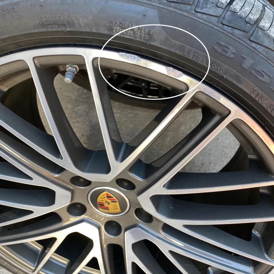 Porsche Panameraのホイールリペア・塗装事例 施工写真 4