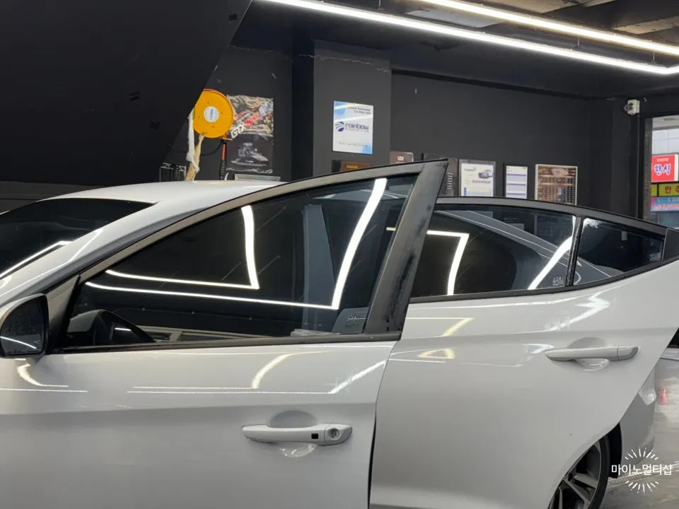Hyundai Elantra ADのカーフィルム施工事例｜費用目安・仕上がり 施工写真 2-3