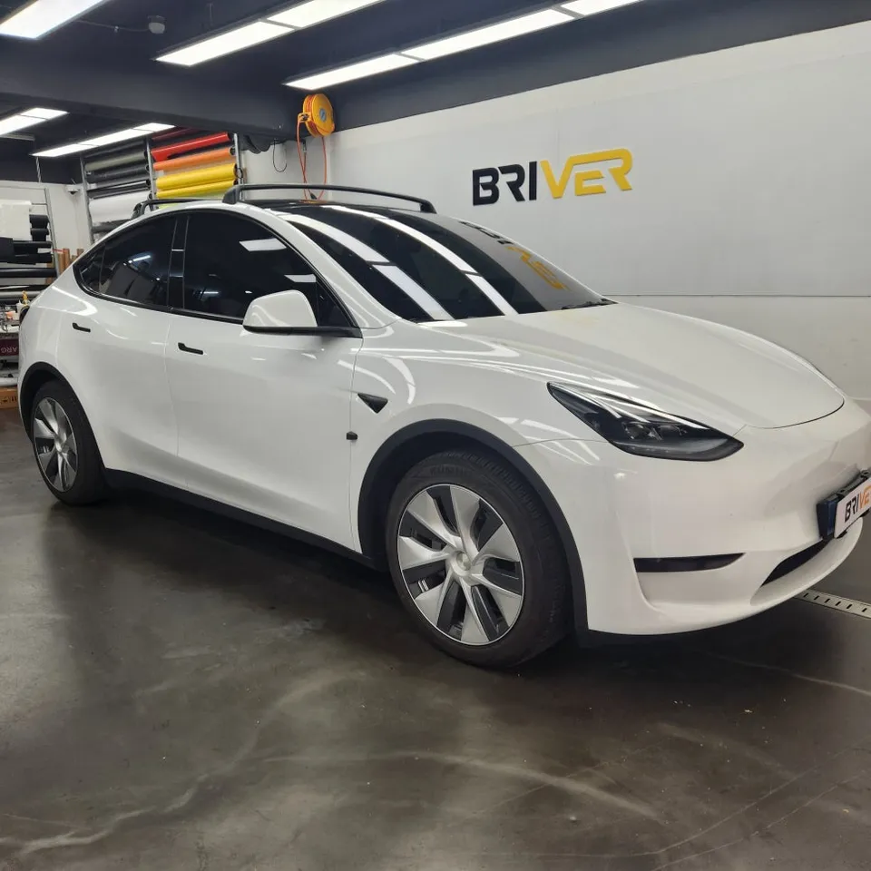 Tesla Model Yのカーラッピング事例｜費用目安・仕上がり 施工写真 1-1