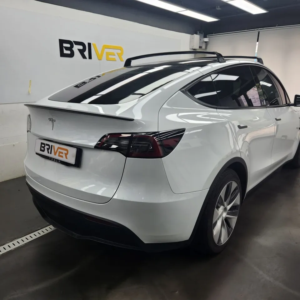 Tesla Model Yのカーラッピング事例｜費用目安・仕上がり 施工写真 2-1