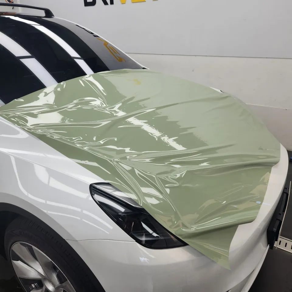 Tesla Model Yのカーラッピング事例｜費用目安・仕上がり 施工写真 4-1
