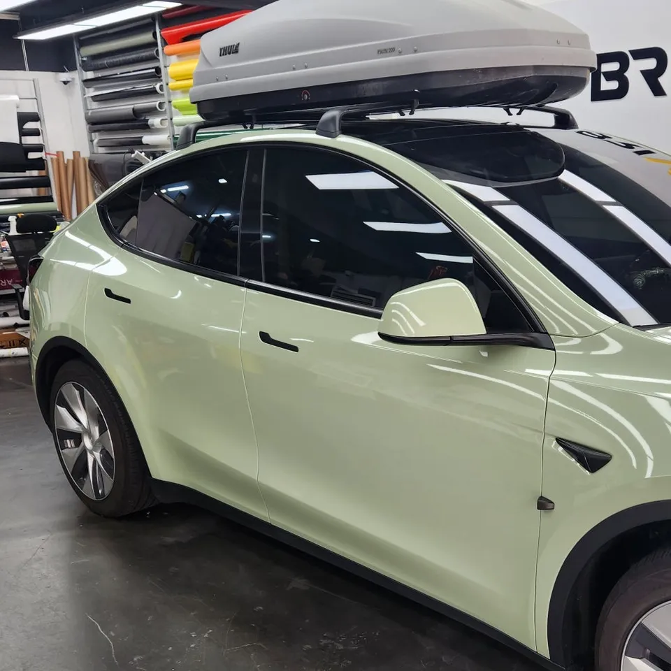 Tesla Model Yのカーラッピング事例｜費用目安・仕上がり 施工写真 1-2