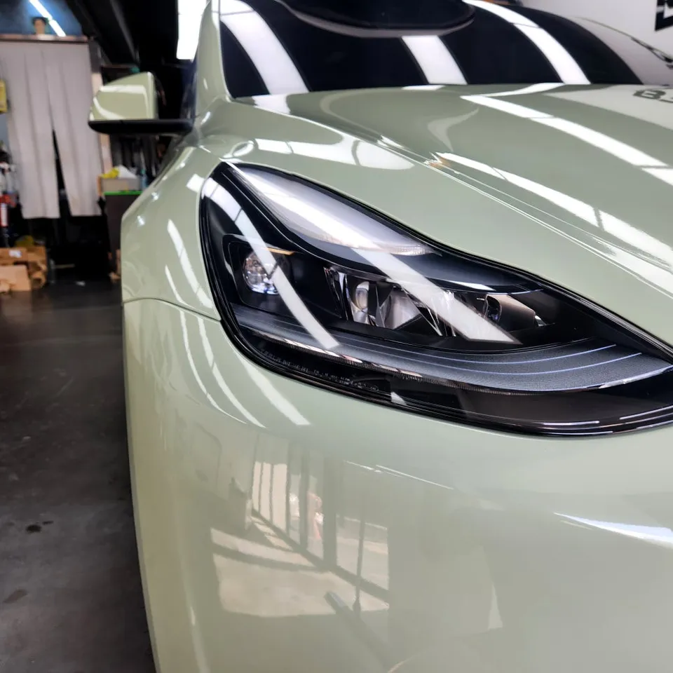 Tesla Model Yのカーラッピング事例｜費用目安・仕上がり 施工写真 2-2