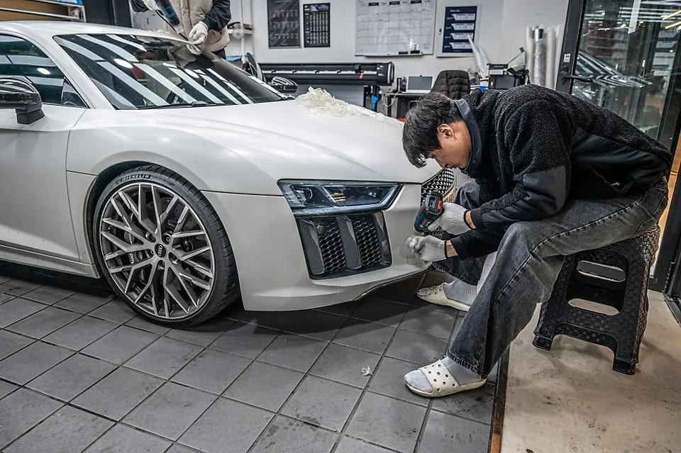 Audi R8のブラックPPF施工事例｜費用目安・仕上がり 施工写真 2-3
