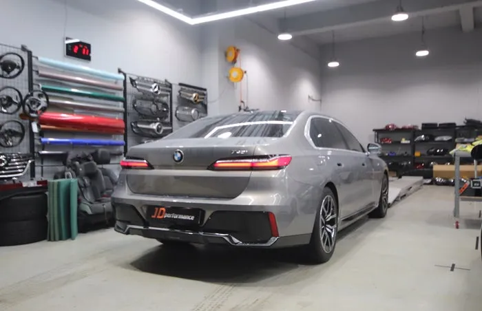 BMW 7 Series G70のデュオトン・カーラッピング事例 施工写真 3-1