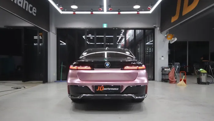 BMW 7 Series G70のデュオトン・カーラッピング事例 施工写真 3-2