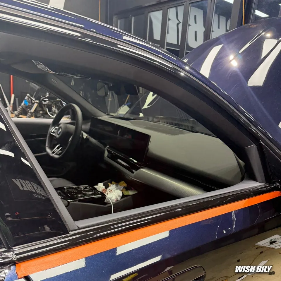 BMW 5 Series vinyl wrap - BMW 5 Series Chrome Wrap Review: All-Black Transformation photo 7