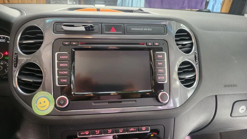 Volkswagen TiguanのAndroid Auto・CarPlay取付事例 施工写真 1-1