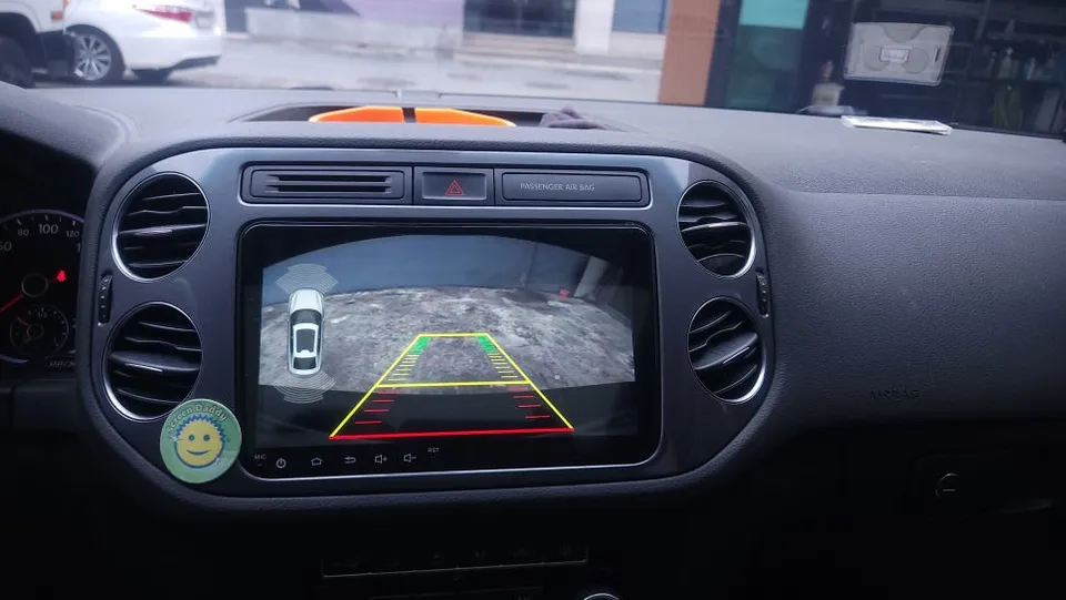 Volkswagen TiguanのAndroid Auto・CarPlay取付事例 施工写真 2-2