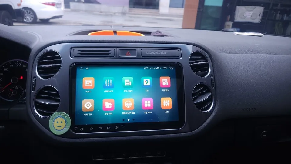 Volkswagen TiguanのAndroid Auto・CarPlay取付事例 施工写真 4-2