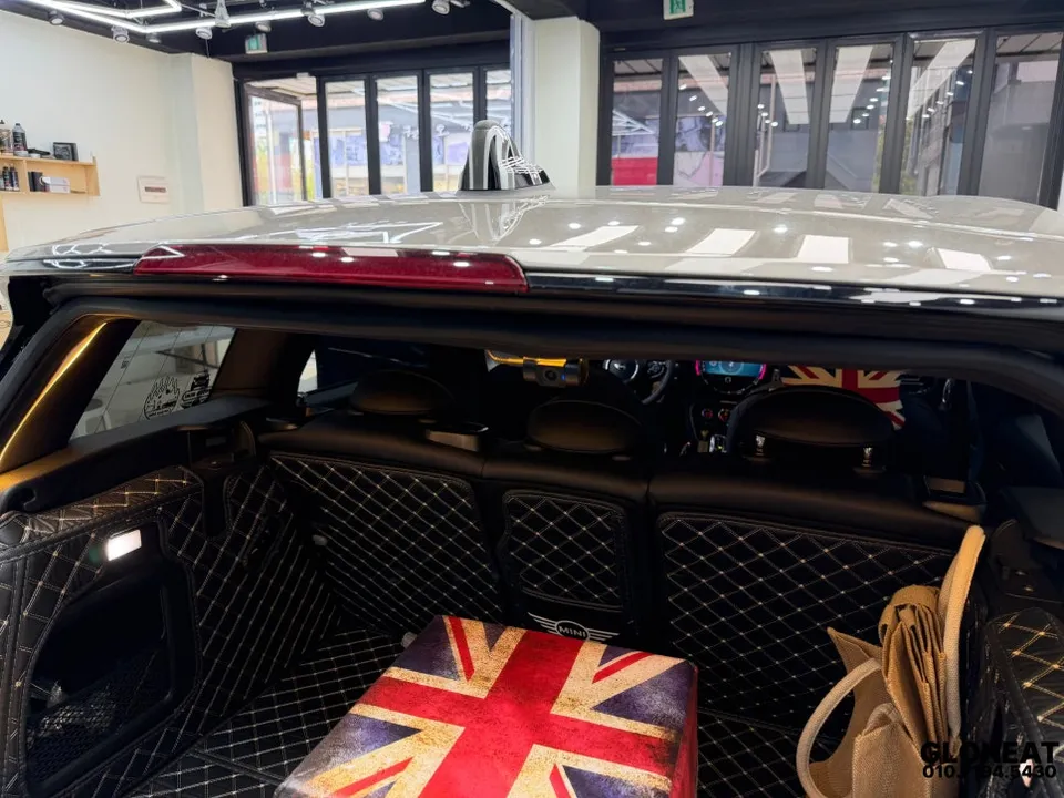 MINI Clubmanのドライブレコーダー取付事例 施工写真 3-2