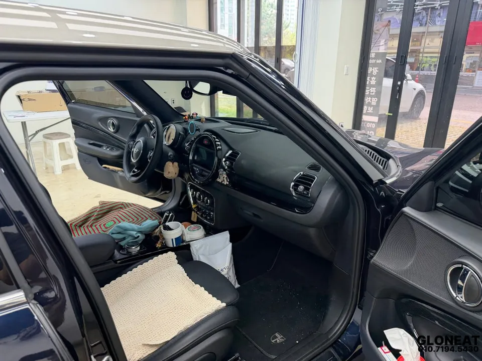 MINI Clubmanのドライブレコーダー取付事例 施工写真 4-2