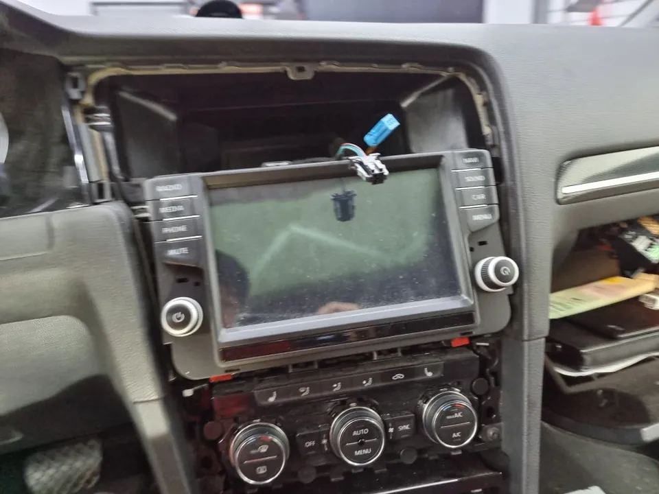 Volkswagen Golf 7th Gen android head unit - Volkswagen Golf 7th Gen CarPlay Retrofit Review — Cost photo 4