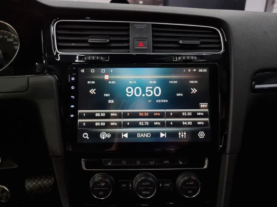 Volkswagen Golf 7th GenのAndroid Auto・CarPlay取付事例 施工写真 3-2