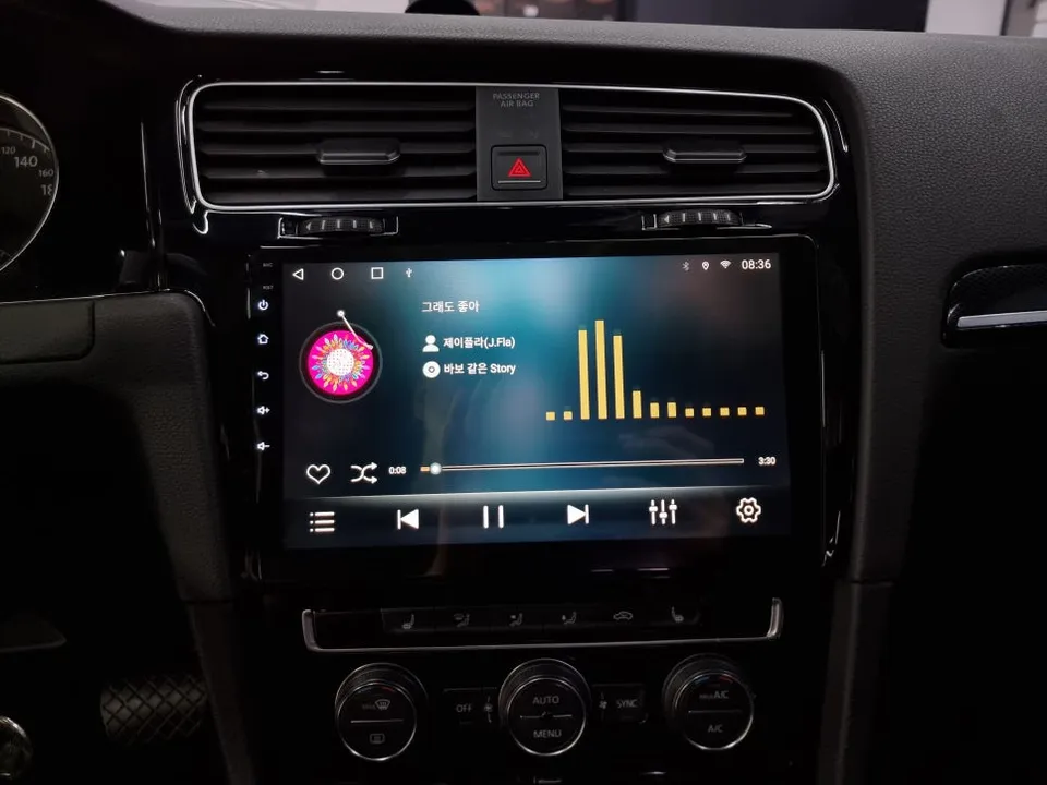 Volkswagen Golf 7th GenのAndroid Auto・CarPlay取付事例 施工写真 4-2