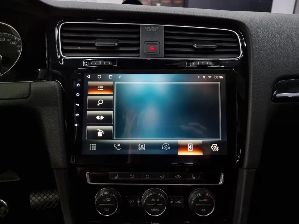 Volkswagen Golf 7th GenのAndroid Auto・CarPlay取付事例 施工写真 1-3