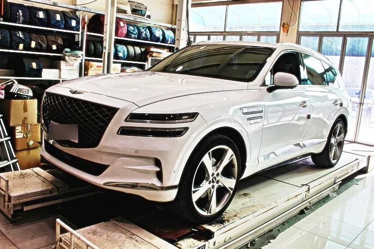 Genesis GV80 Side Steps: Enhancing Entry and Exit