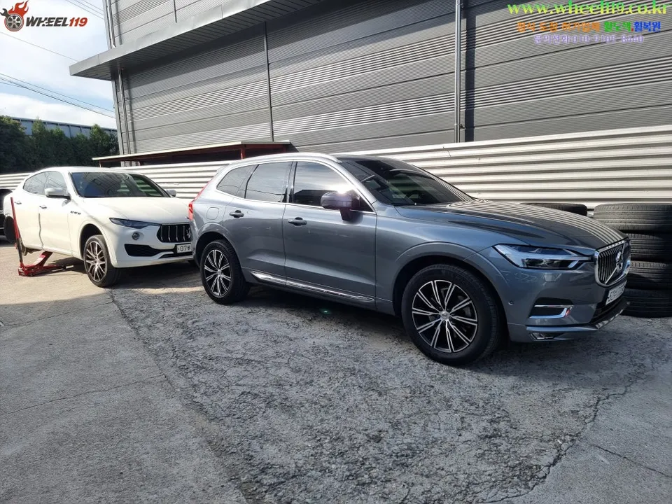 Volvo XC60のホイールリペア・塗装事例 施工写真 2-1