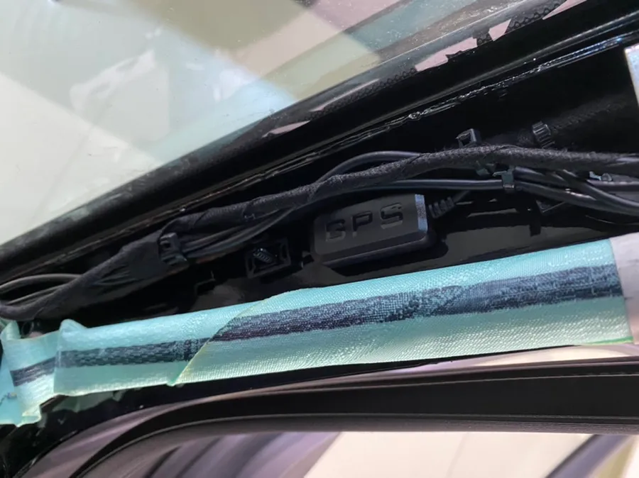 Mercedes-Benz GLCのドラレコ取付事例｜費用目安・仕上がり 施工写真 3-1