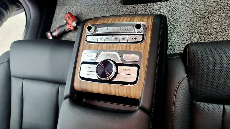 Kia K900 seat ventilation - Kia K900 Seat Ventilation & Heating Upgrade Review photo 4
