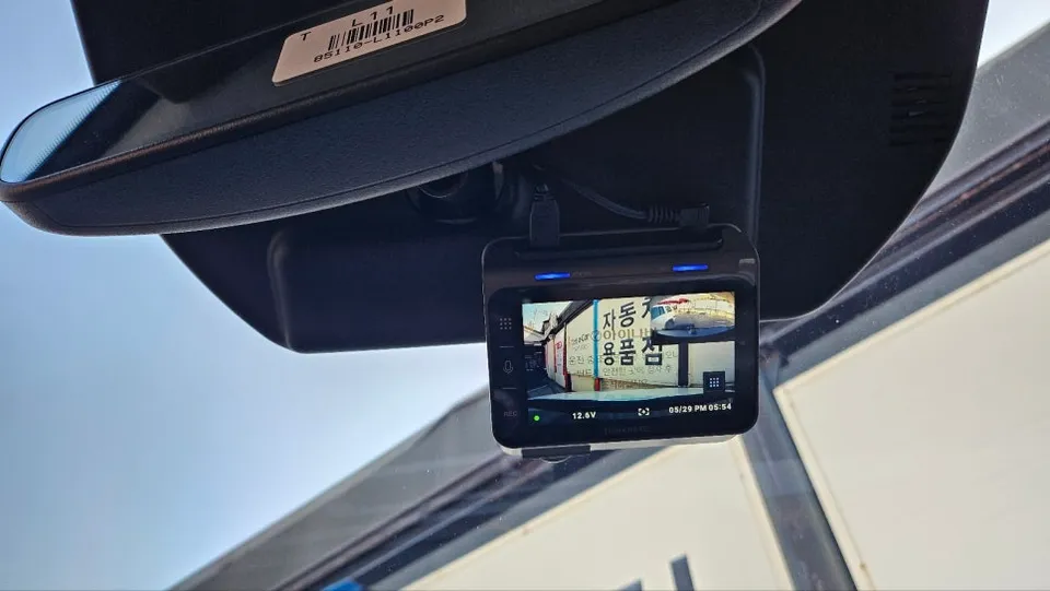 Hyundai Santa Feのドラレコ取付事例|費用目安・仕上がり 施工写真 1-3