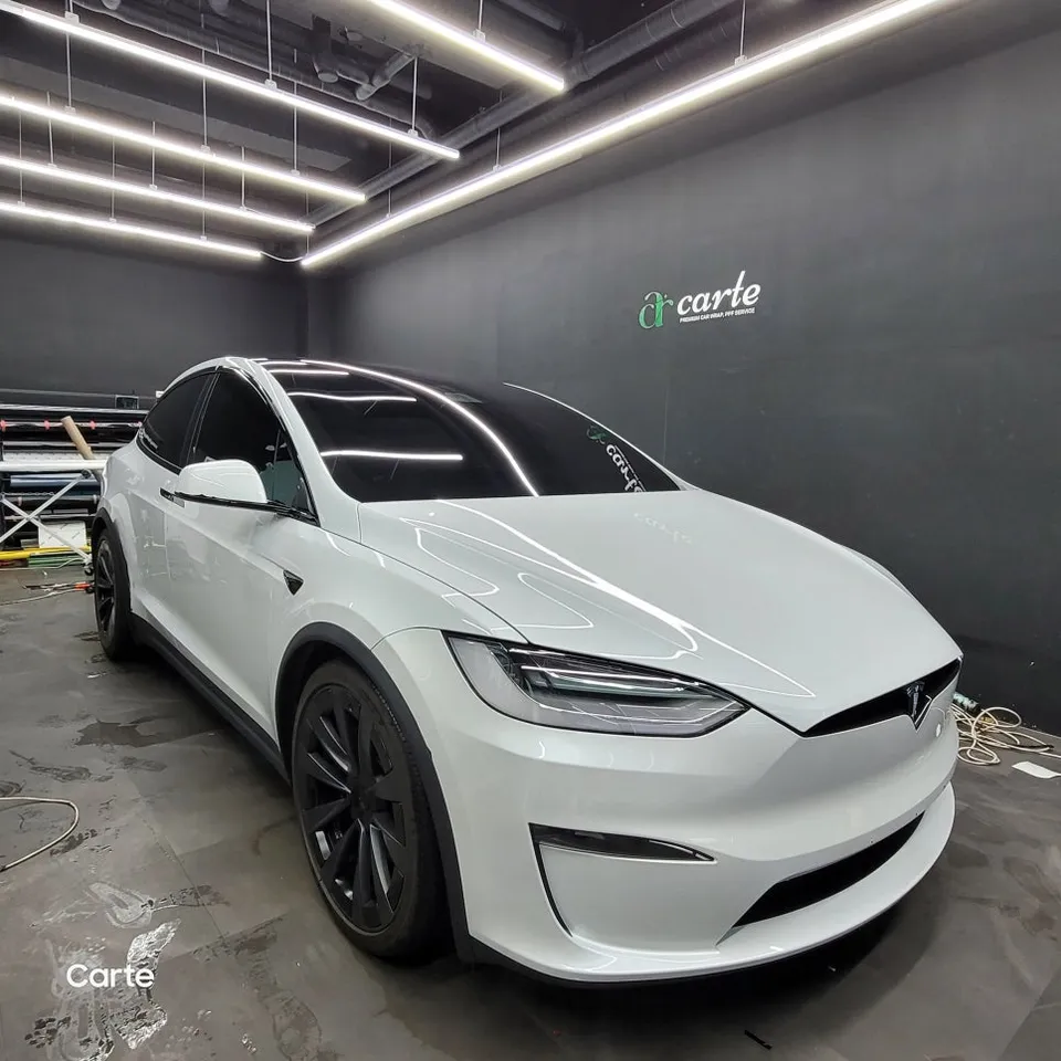 Tesla Model Xのカーラッピング事例｜サテンブラックで印象激変 施工写真 1-1