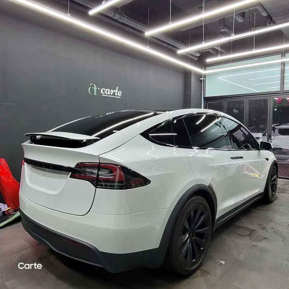 Tesla Model Xのカーラッピング事例｜サテンブラックで印象激変 施工写真 2-1