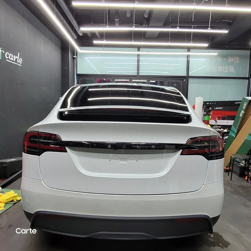 Tesla Model Xのカーラッピング事例｜サテンブラックで印象激変 施工写真 3-1