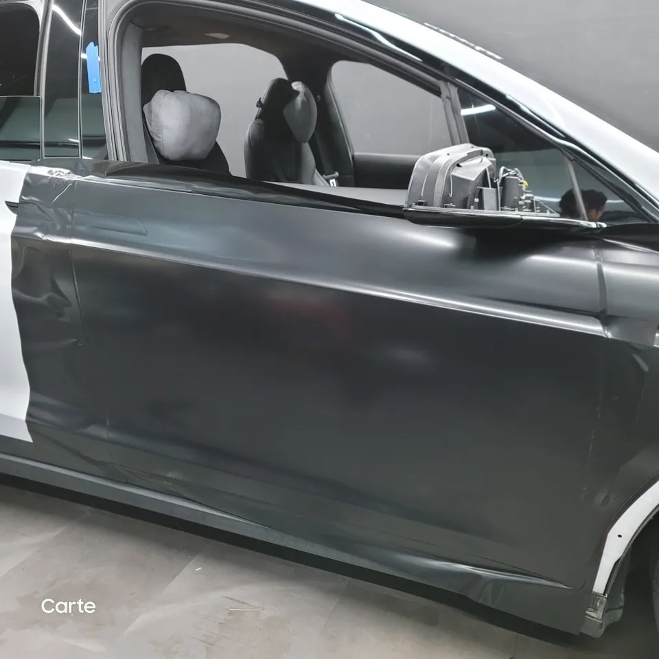 Tesla Model Xのカーラッピング事例｜サテンブラックで印象激変 施工写真 2-2