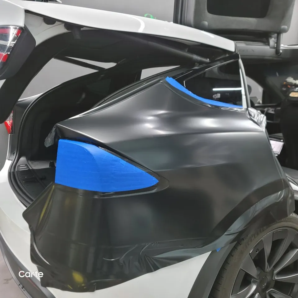 Tesla Model Xのカーラッピング事例｜サテンブラックで印象激変 施工写真 2-3