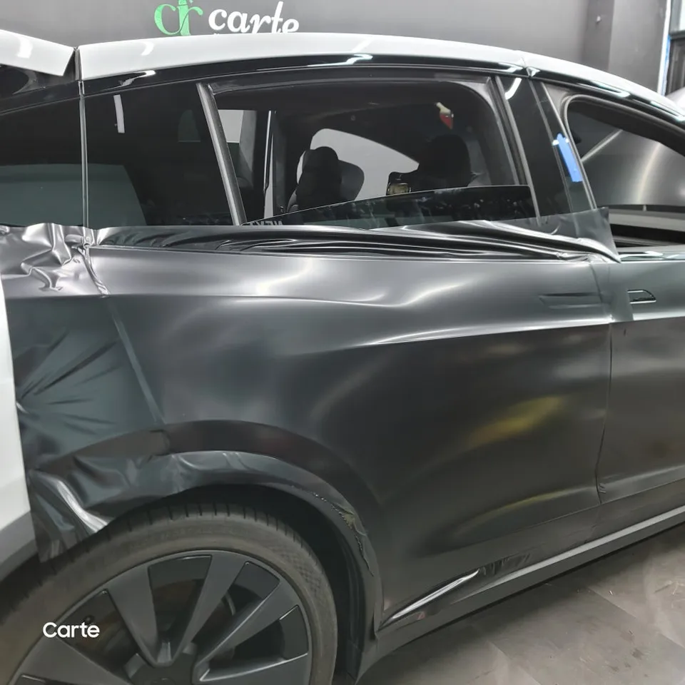 Tesla Model Xのカーラッピング事例｜サテンブラックで印象激変 施工写真 3-3