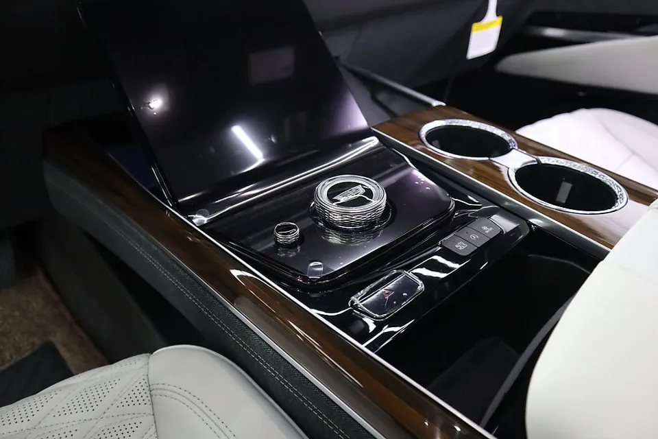 Cadillac Escaladeのカーラッピング事例 施工写真 4-2