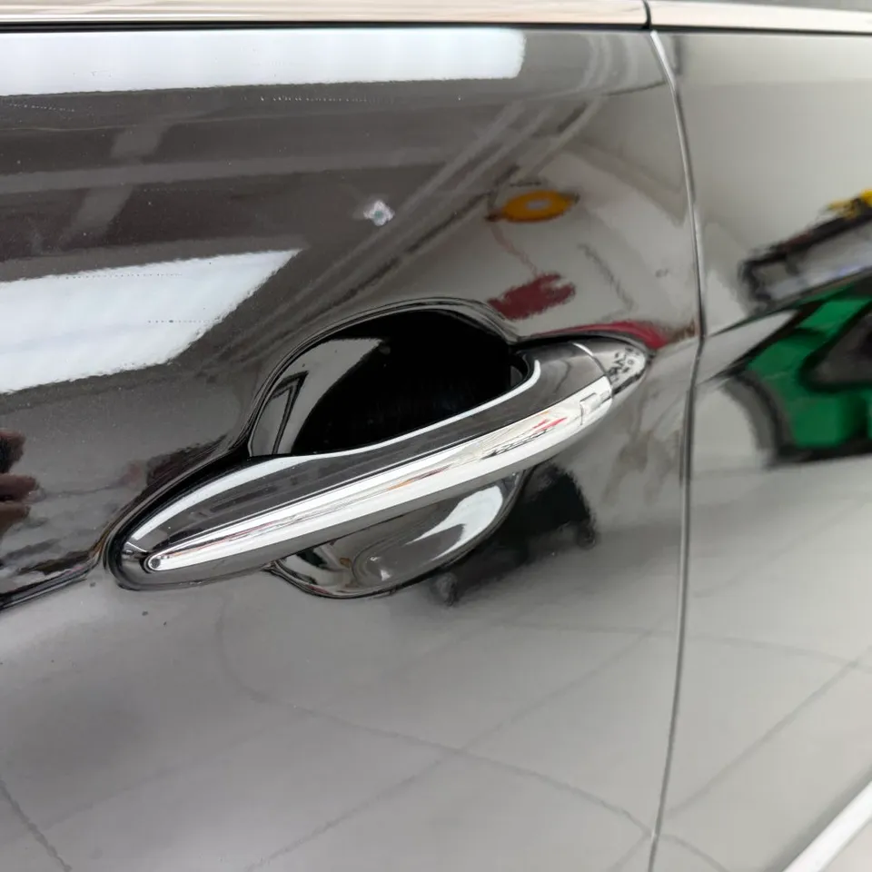 Kia K7のカーラッピング事例|費用目安とオールブラック化 施工写真 1-2