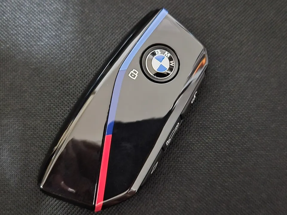 BMW M3 oem options - BMW M3 OEM Options Retrofit Review: All-Black Key Upgrade photo 5
