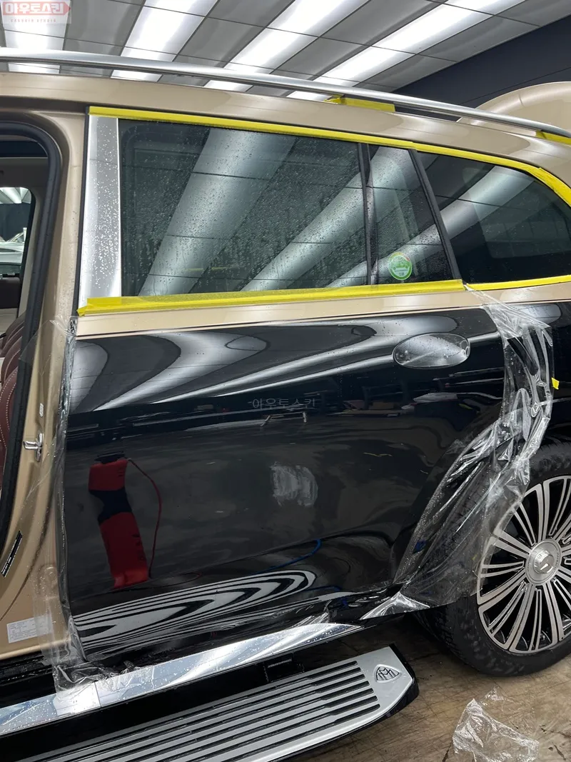 Mercedes-Benz GLS Maybach PPF施工事例｜光沢と自己修復力向上 施工写真 2-2