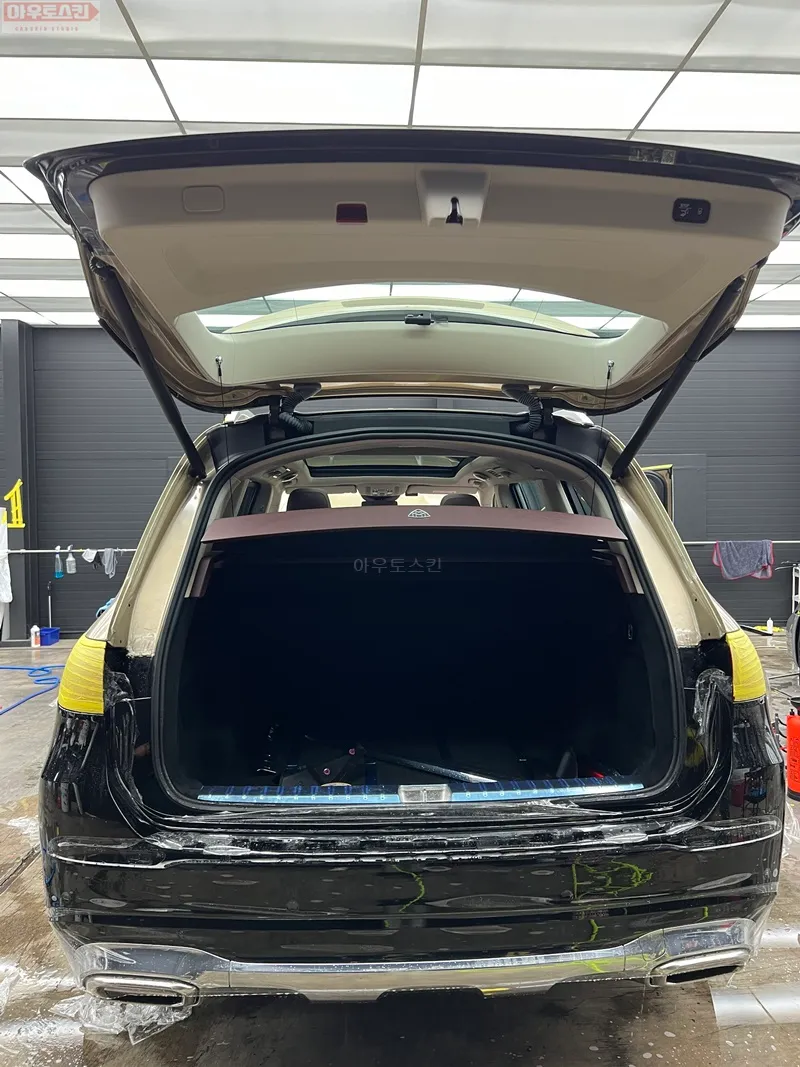 Mercedes-Benz GLS Maybach PPF施工事例｜光沢と自己修復力向上 施工写真 3-2