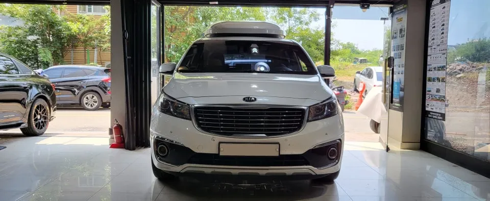 Kia Carnival ambient lighting installation result