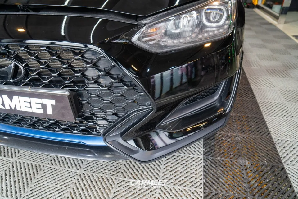 Hyundai Veloster Nのカーラッピング事例｜費用目安・仕上がり 施工写真 3-1