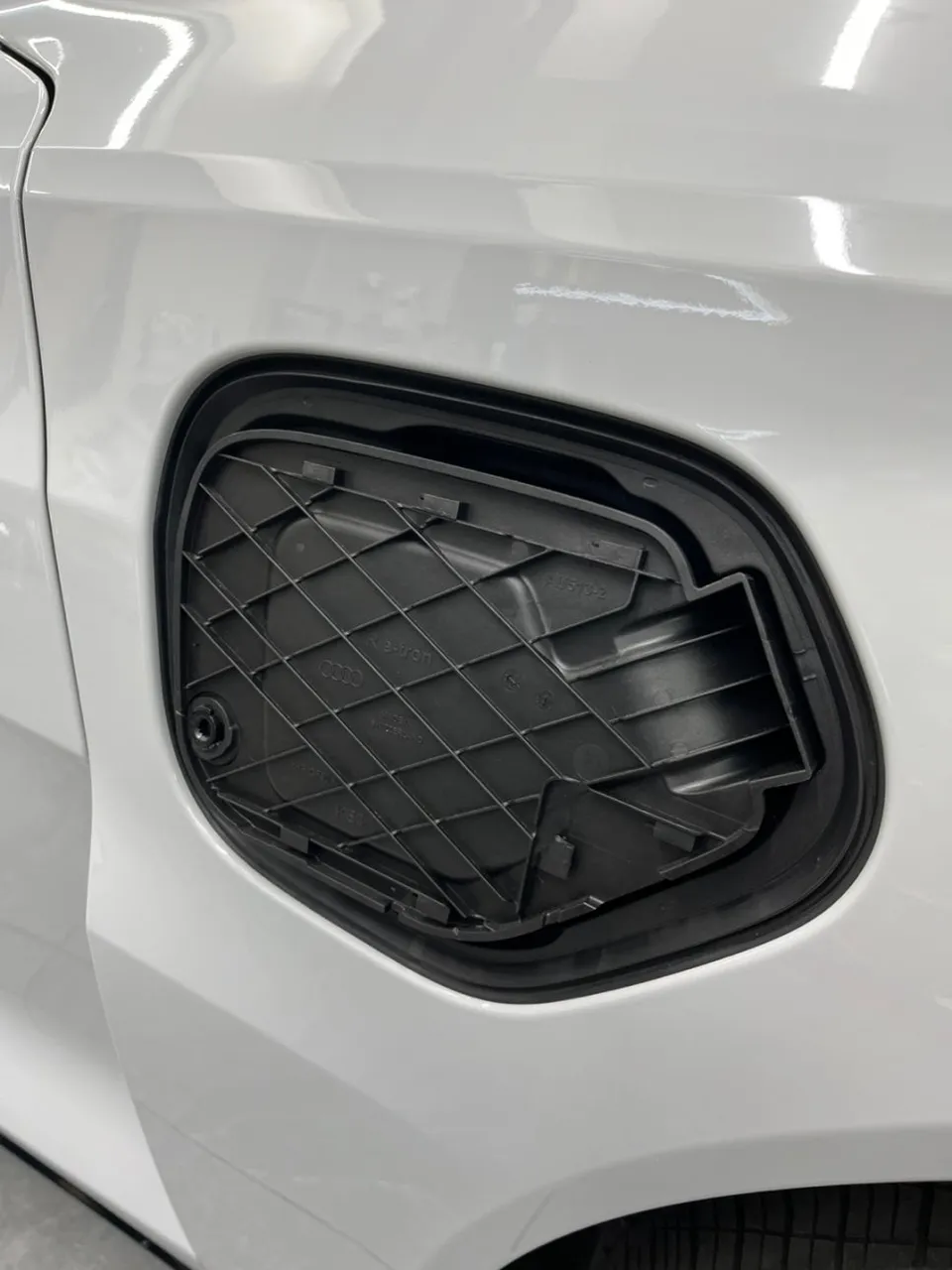 Audi RS e-tron GT vinyl wrap - Audi RS e-tron GT Vinyl Wrap Review: Crayon Color Transformation photo 3