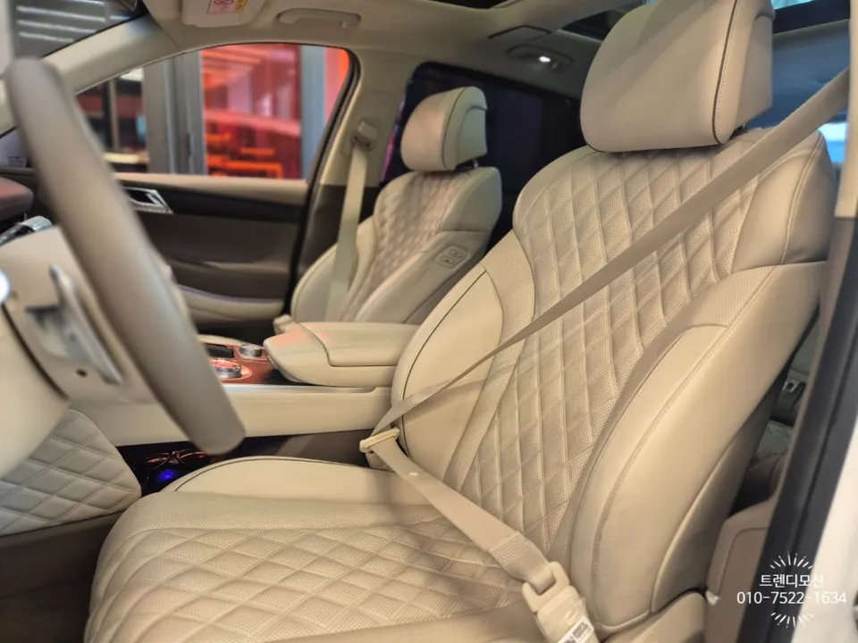 Genesis GV80 interior customization - Genesis GV80 Interior Customization Review: Red Seatbelts photo 3