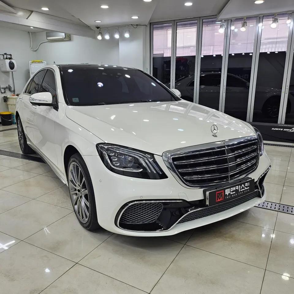 Mercedes-Benz S-Class vinyl wrap - Mercedes-Benz S-Class Vinyl Wrap Review: Silver Chrome Accent photo 3