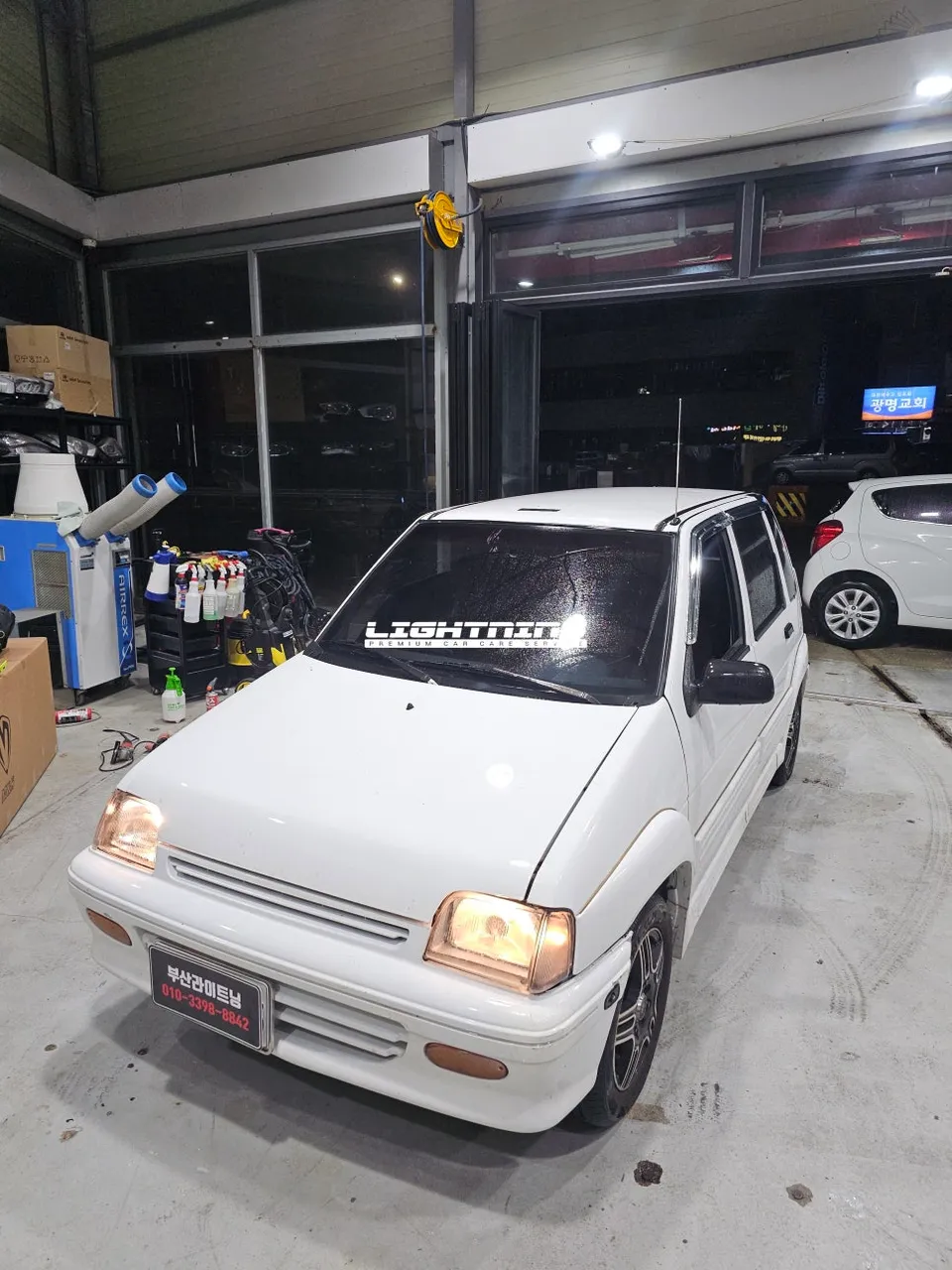 Hyundai Azeraのドライブレコーダー取付事例 施工写真 2-2