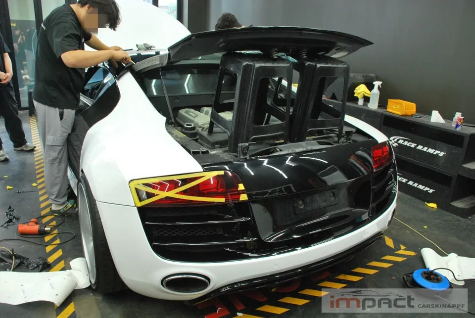 Audi R8のカーラッピング事例｜費用目安・仕上がり 施工写真 3-1