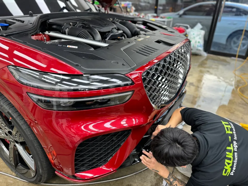 Genesis GV70のPPF施工事例:フロントバンパー保護 施工写真 1-2