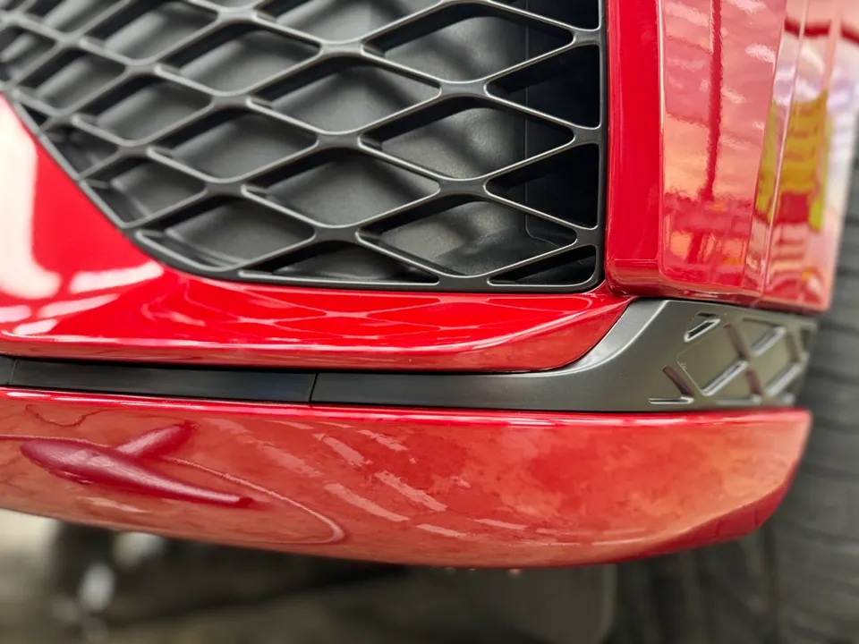 Genesis GV70のPPF施工事例:フロントバンパー保護 施工写真 3-2