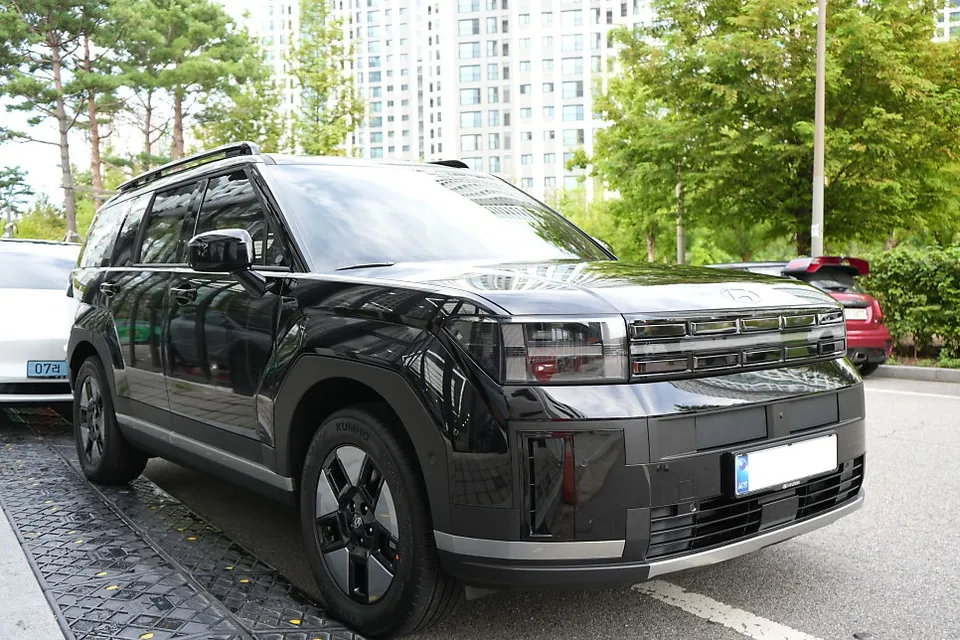 Hyundai Santa Fe MX5のカーフィルム施工事例｜明るい濃度と断熱効果 施工写真 3-3