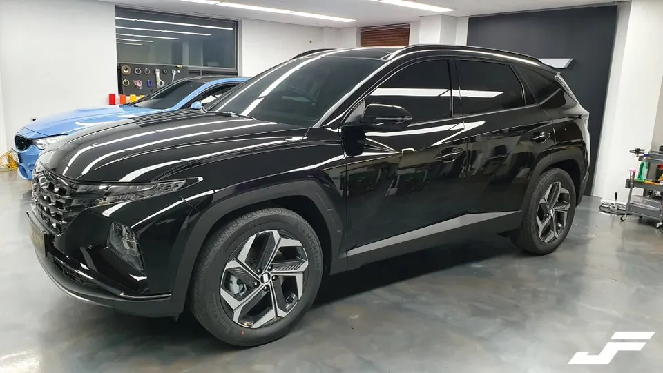 Hyundai Tucson NX4のカーラッピング事例｜クローム除去で洗練された印象に 施工写真 1-3