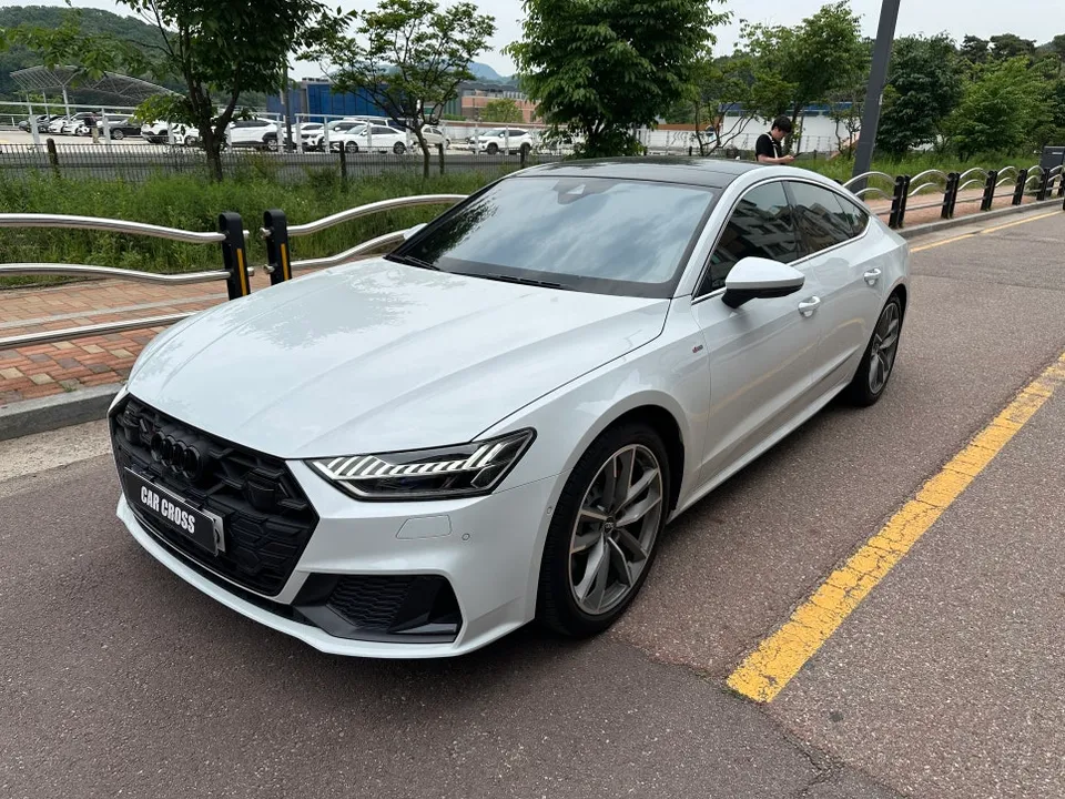 Audi A7のカーラッピング事例｜クロームメッキのブラックアウト 施工写真 1-1